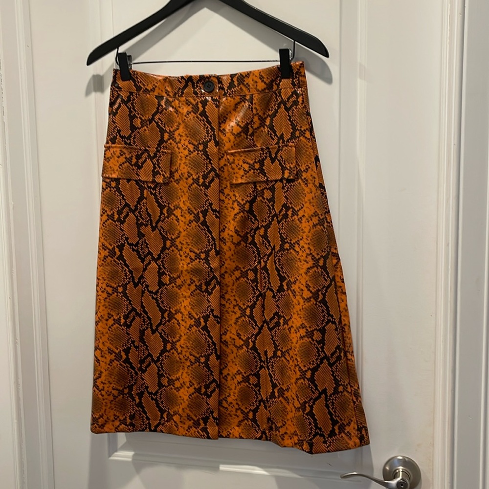 🚨Sold🚨 Faux Leather Snake print Aline skirt